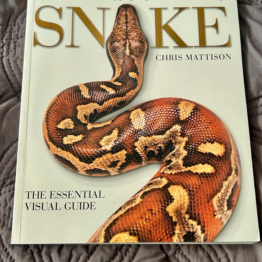 Smithsonian Snake Essential Guide Book - Picture 4 of 5